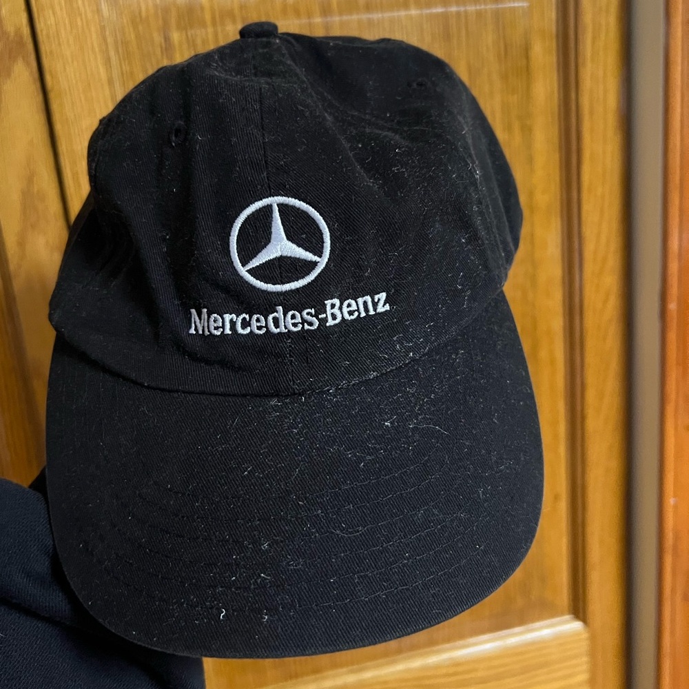 Mercedes Benz hat